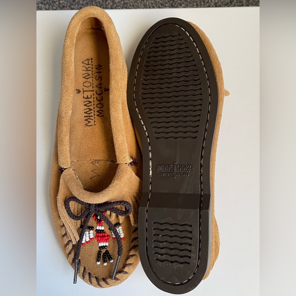 Minnetonka Women's 6 Moccasins Vintage Thunderbirds Boat Sole Leather‎ Suede